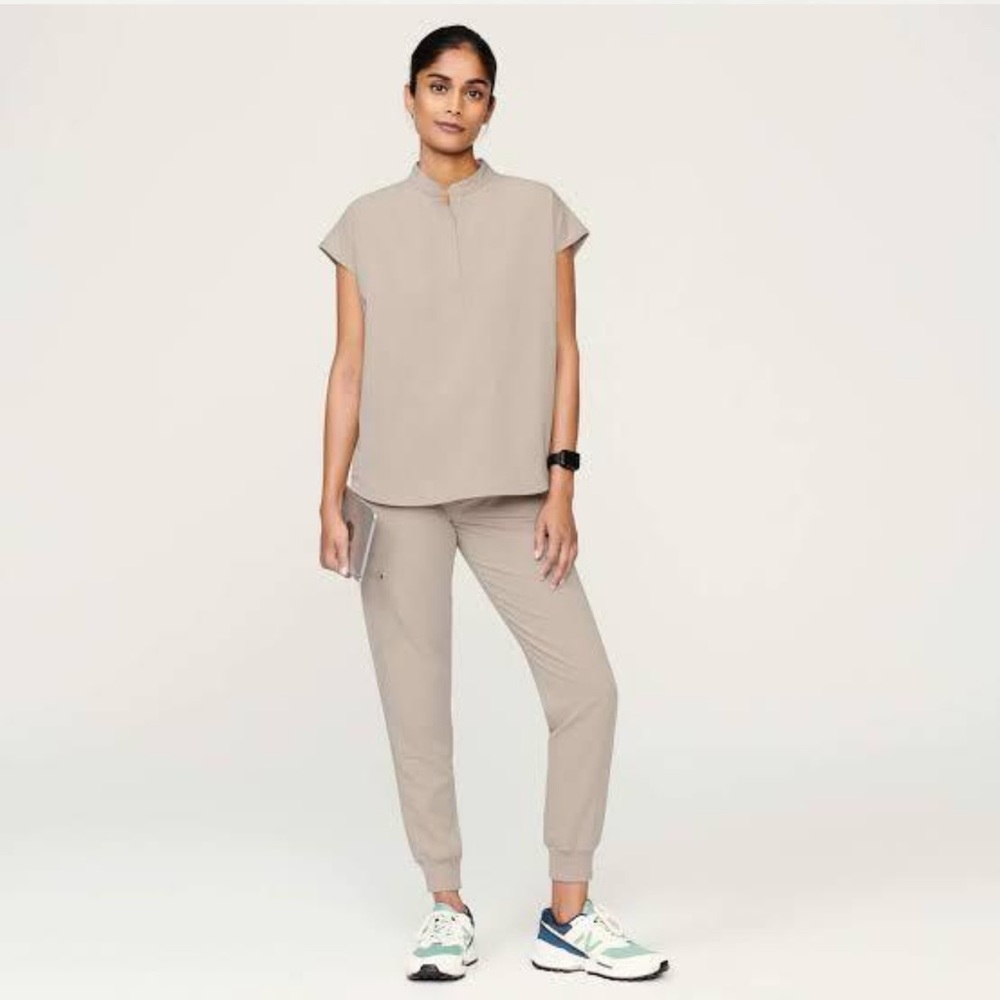 FIGS women's Boulder - scrub set